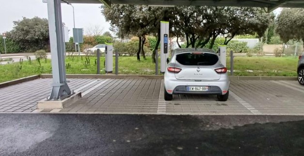 Des bornes de recharge électrique E-Totem sur plusieurs parkings !