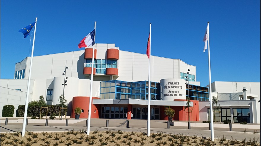 Vue extérieur sur le palais des sports Jacques-Chaban-Delmas, à Castelnau-le-Lez