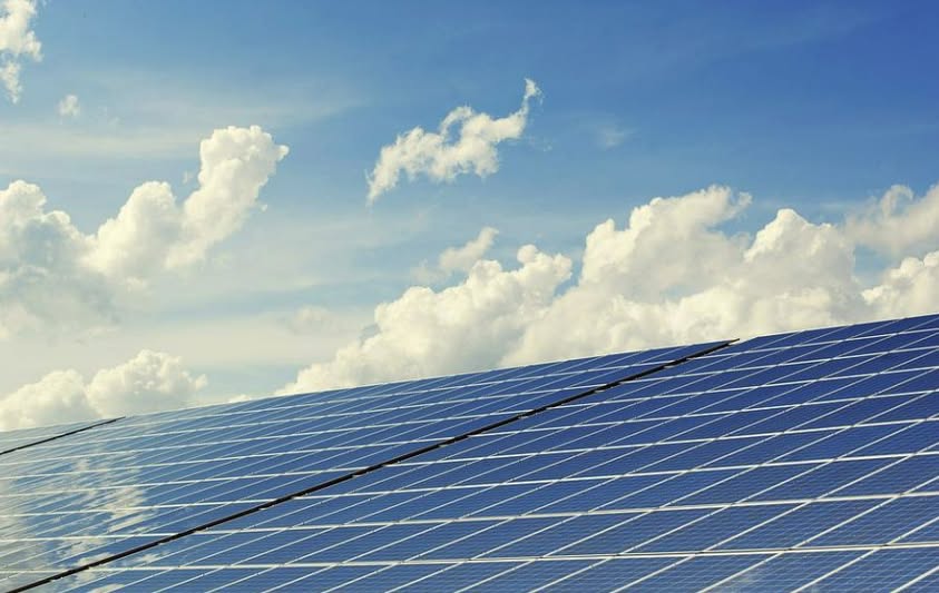 Des panneaux photovoltaïques sur le parking du Palais des Sports
