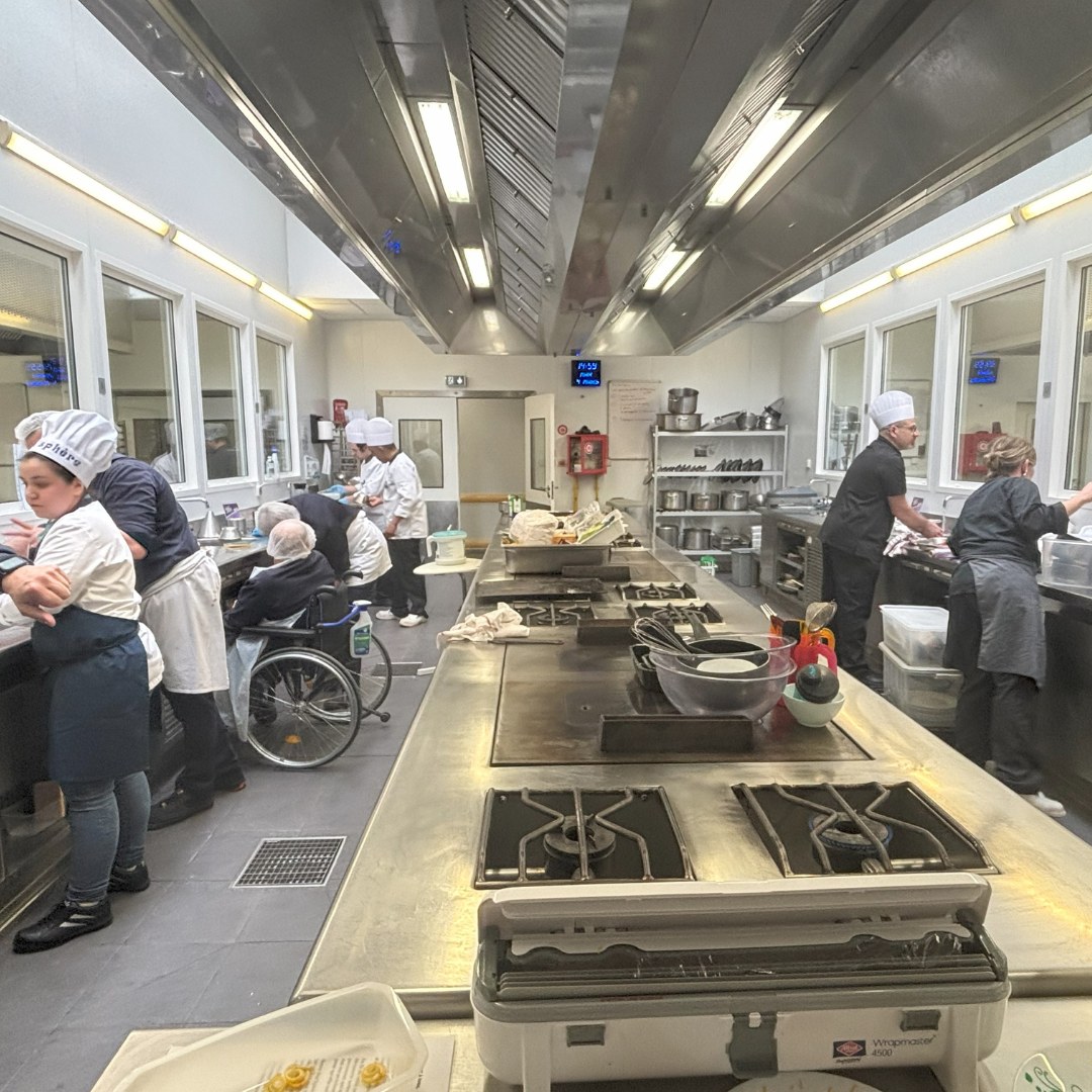 Les résidents de l'Ehpad Via Domitia s'affairent en cuisine