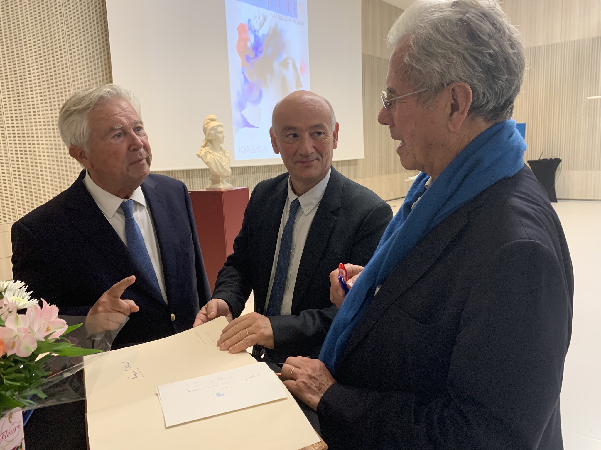 Jean-Louis Debré accompagné du Maire de Castelnau Frédéric Lafforgue et du sénateur Jean-Pierre Grand.