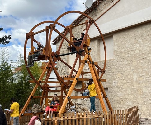 La grande roue en bois a fait sensation lors de la Fête des Parcs