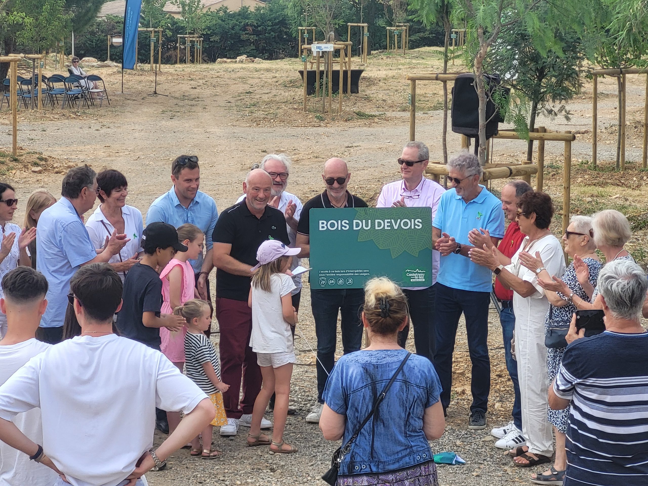 Dévoilement de la plaque du bois du Devois par le Maire Frédéric Lafforgue