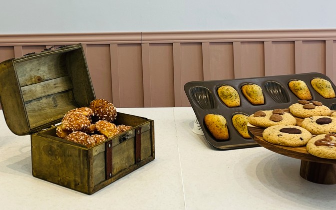Des chouquettes et madeleines créées par Gâteaux de Voyage