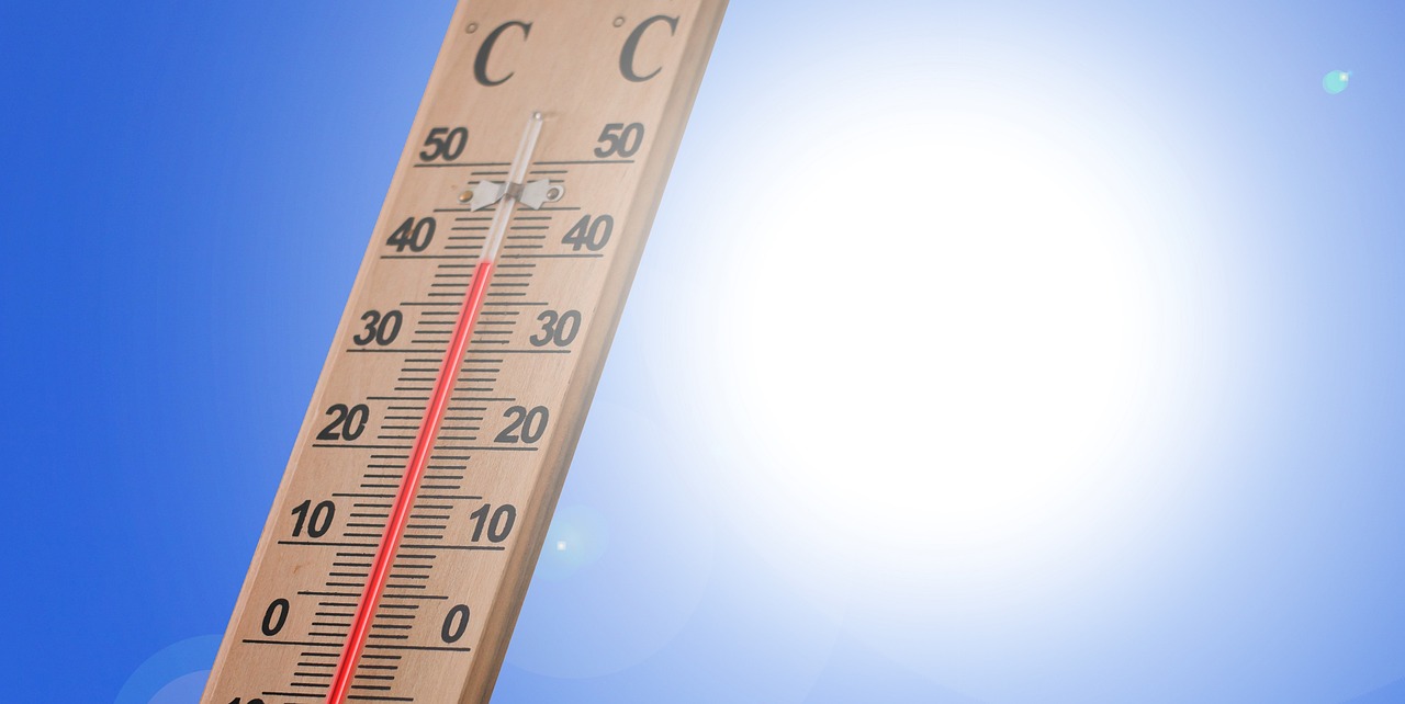 Un thermomètre à mercure qui marque 40 degrés celsius