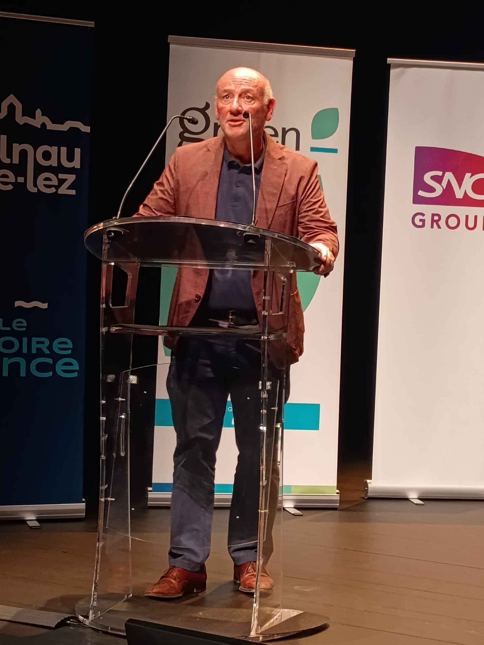 Le Maire de Castelnau-le-Lez au micro dans le cadre du Green IT Day 2025