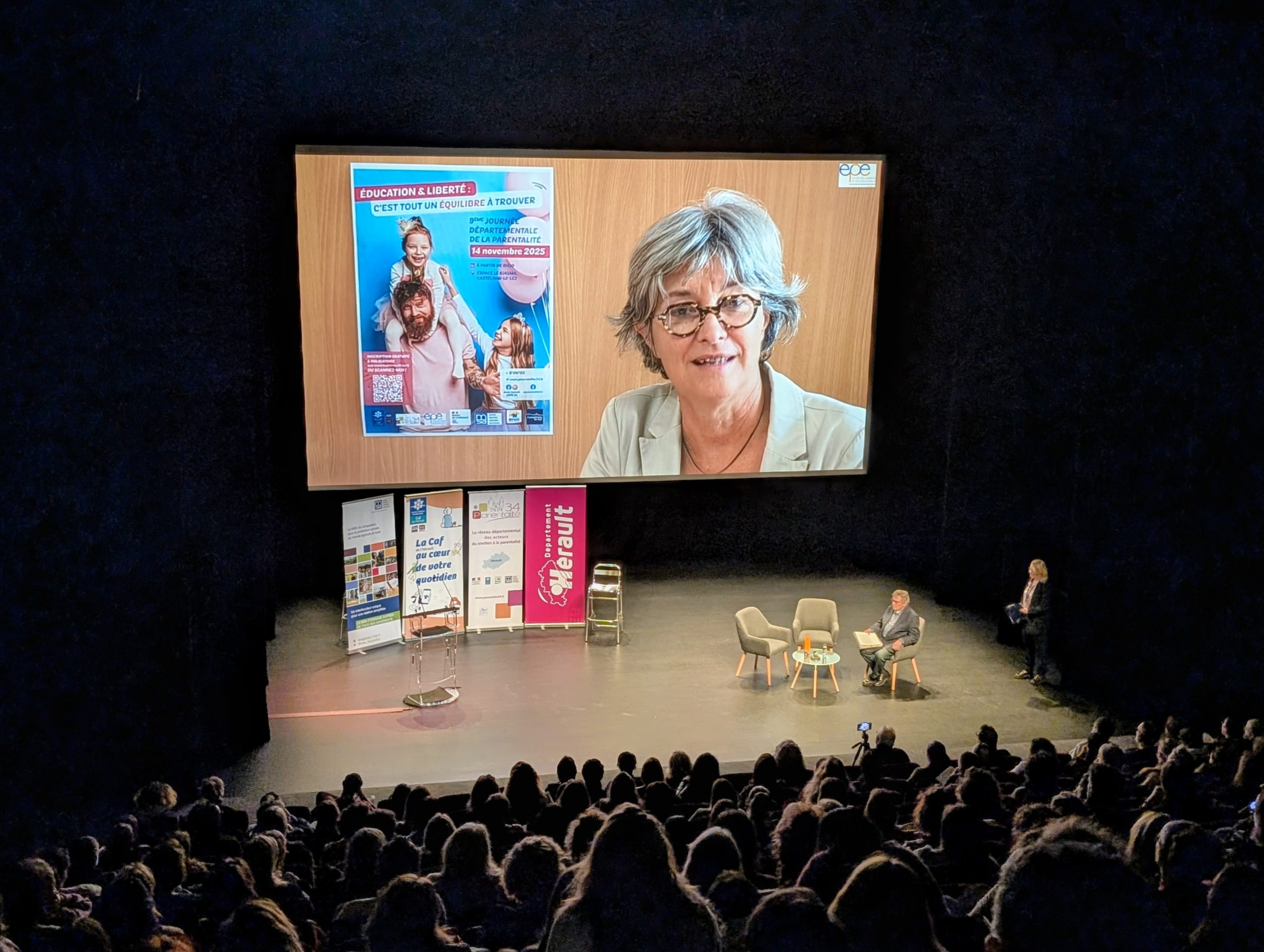 L'auditorium Maurice Ravel du Kiasma était bondé pour la Journée départementale de la parentalité
