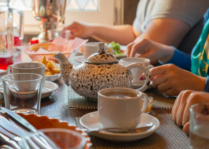 Communi-tea conversations