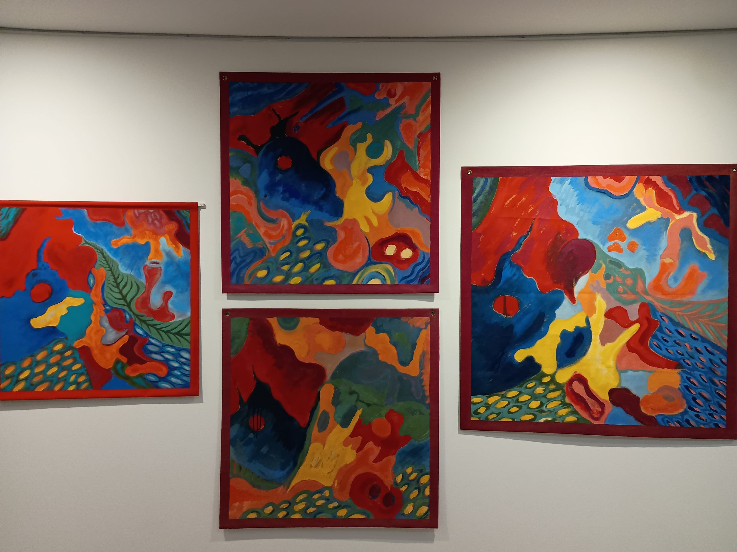 4 bâches carrées peintes par Claudie Sauvan