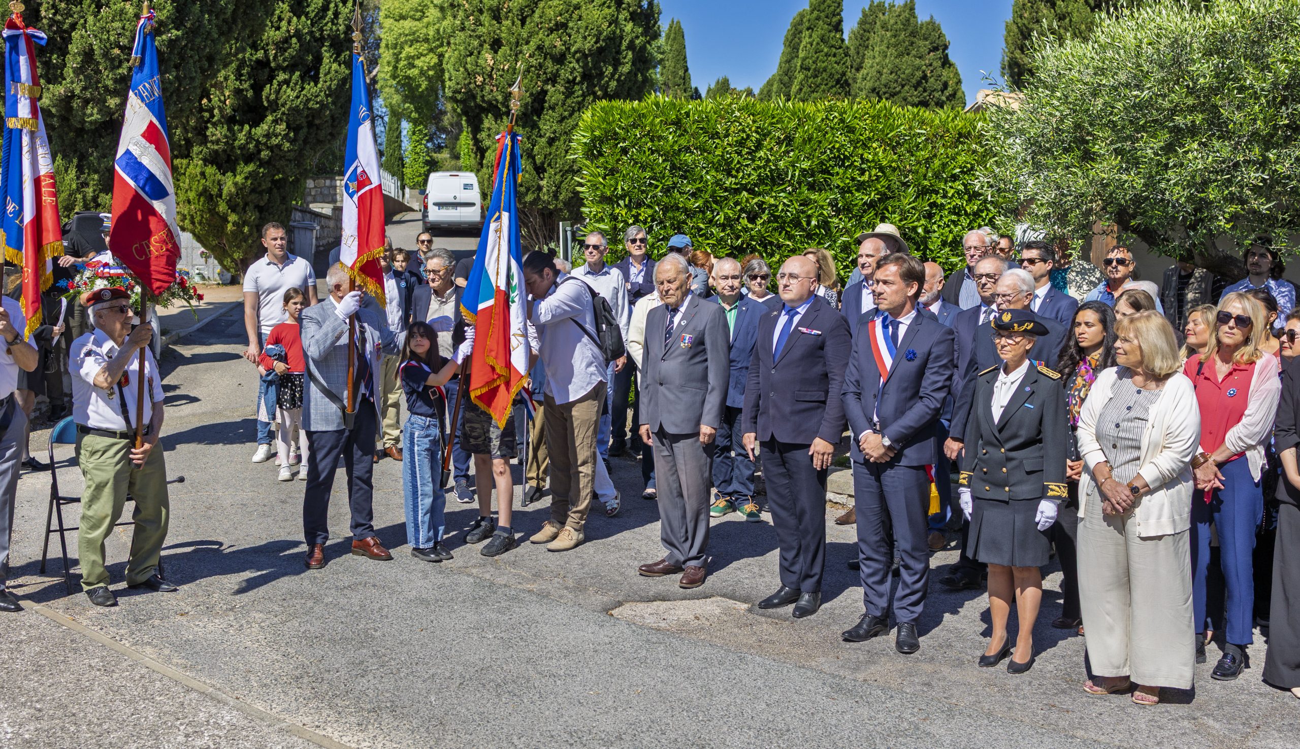 Gérard Mercier et José Roma, porte-drapeaux